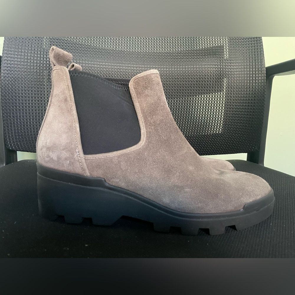 Eileen Fisher Pull On Chelsea Boots 9 Tan Suede Wedge Lug Sole Waterproof